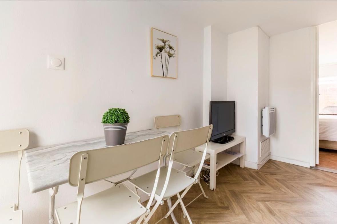 Escapade Pres De Lille - Appartement Charmant Avec Terrasse Et Parking Privee Mons-en-Baroeul Extérieur photo